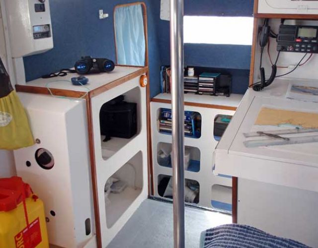 1276-view-of-steps-to-port-hull-from-midships-bu-nav-table